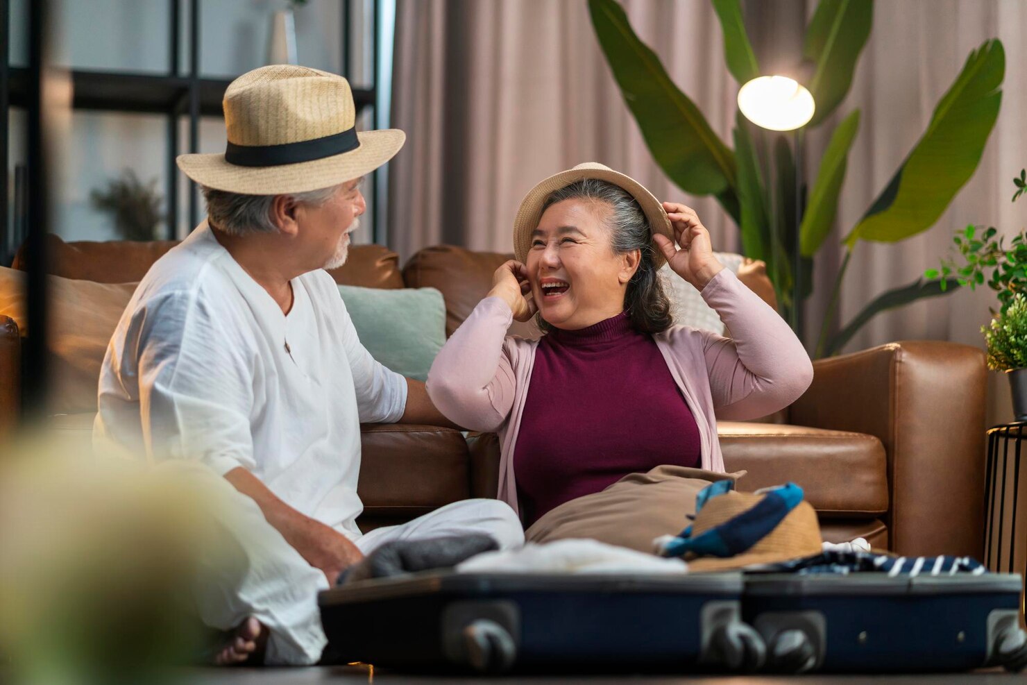Vietnamitas com mais de 45 anos ganhando renda extra com seguro viagem